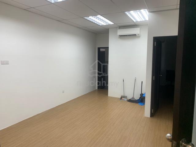 1st Floor Office 3 Storey Shoplot @ Jalan Pendidikan , Taman Universit 3