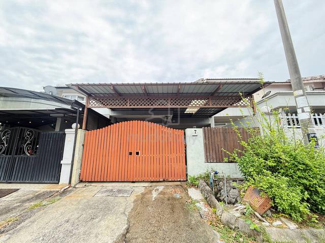 FACING OPEN & NEAR SURAU Double Storey Taman Puncak Utama Kajang 1