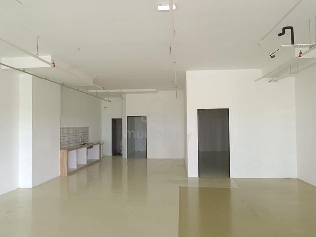 Strategic facing main road Utropolis Utama shop office 1668 sf 1