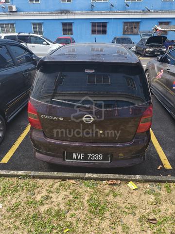 2011 Nissan GRAND LIVINA 2.0 - 4