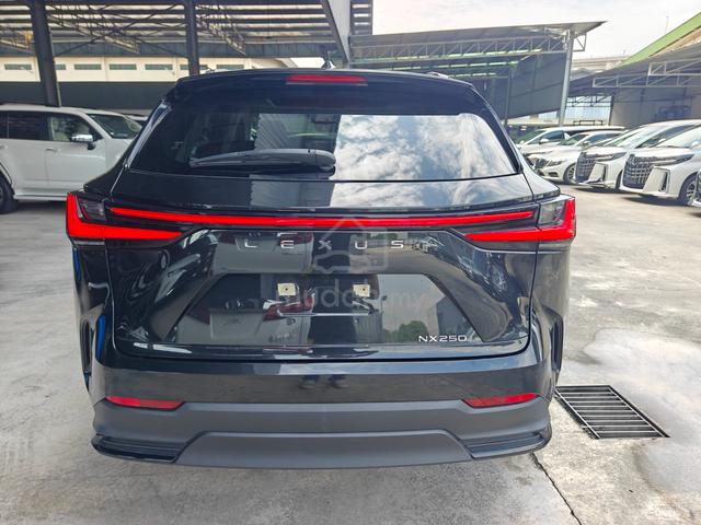2023 Lexus NX 250 BASE P/Roof 4Cam BlackLeather PB - 4