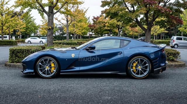 2022 Ferrari 812 Competizione V12 1 OF 999 - 3