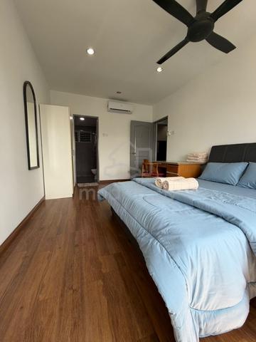 Aircond Largest master Room, Female, SERI PUTERI CONDO,1min Cheras lrt 1