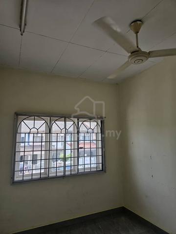 2 Storey Terrace in USJ13 1