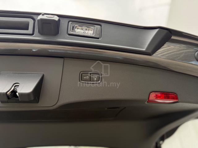 2024 Porsche Cayenne Coupe 3.0 (5A) Quartzite Grey - 4
