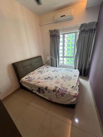 Female middle unit room parklane oug jalan klang lama 1