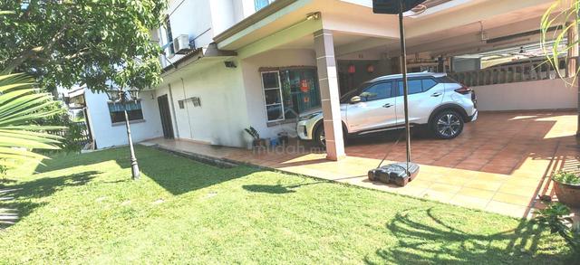 Exclusive End Lot Gem, Extra Land & 3+3-Car Parks – Bandar Botanic 1