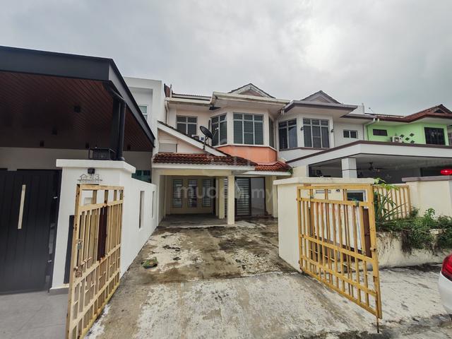 Intermediate Double storey House for Sale in Bandar Botanic, Klang 1