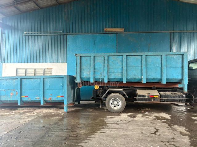 Isuzu NPR70 RORO Lorry - photo 4 of 5