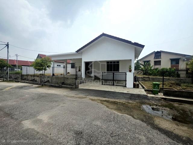 [CORNER LOT DEPAN SURAU TAMAN] Banglo Taman Beserah Kuantan 1