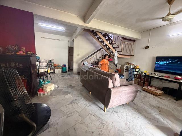 Jalan Merak, puchong jaya, Jalan Helang, Basic unit, rare, Must view 1