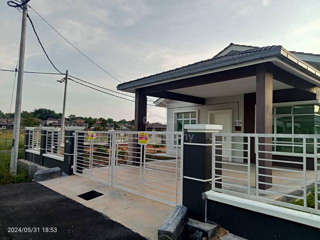 Melaka Alor Gajah Corner Lot Bungalow House For Sale 1