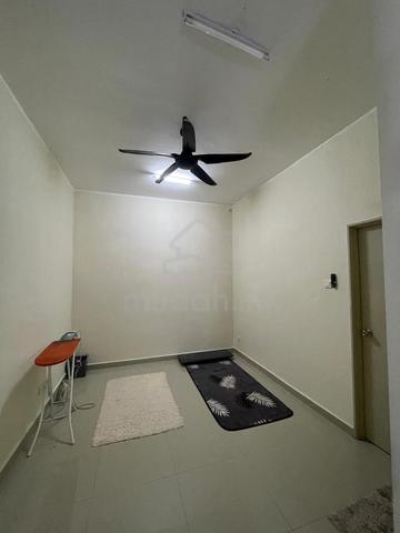 Room female near Gelang Patah 3