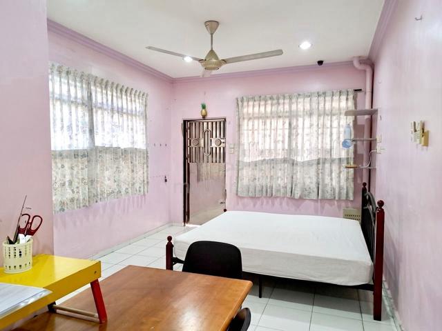Room For Rent @ Puteri Wangsa, Has a Private Bathroom 1