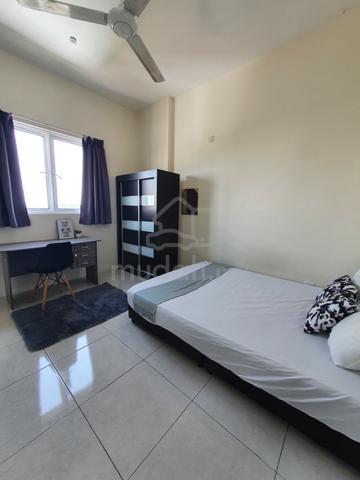 Middle Room @ Jelutong. Couple Room. All basic utilities included 1