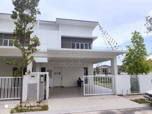 Sendayan Corner Lot ( House 24X75 Land 20FT) OPEN Facing Price 1