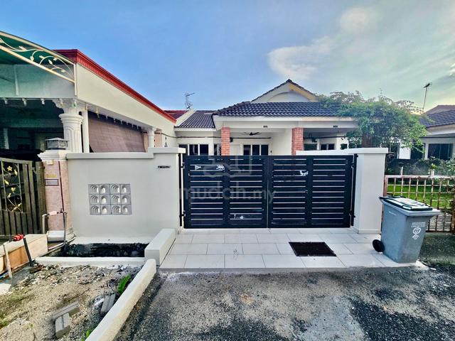 RENOVATED Single Storey Rasah Jaya Seremban 20x80 Freehold Facing open 1
