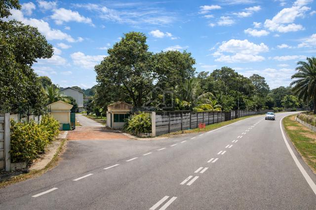 TANAH TEPI JALAN 1.4 ekar Sg Gadut Senawang Seremban 1