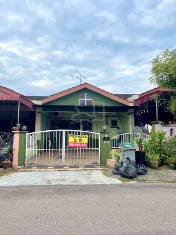 House for SALE Taman Makmur, Kluang Johor 1