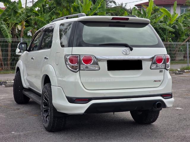 2015 Toyota FORTUNER 2.7 V TRD 1Y-WARANTY LEATHER - 2