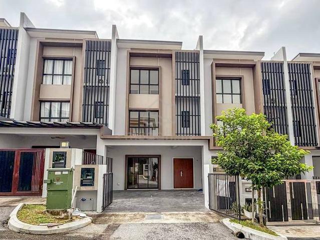 (PALING MURAH) NEW 3 Storey Terrace Nassim Height, Ampang 1