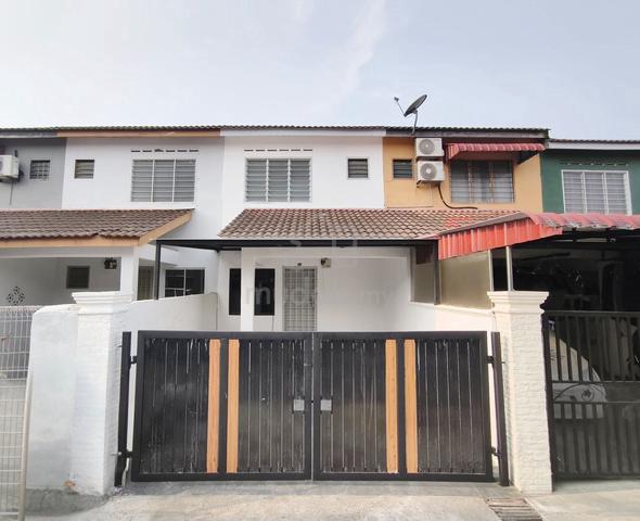 Taman Cahaya Masai Pasir Gudang, Double storey medium low cost 775sqft 1