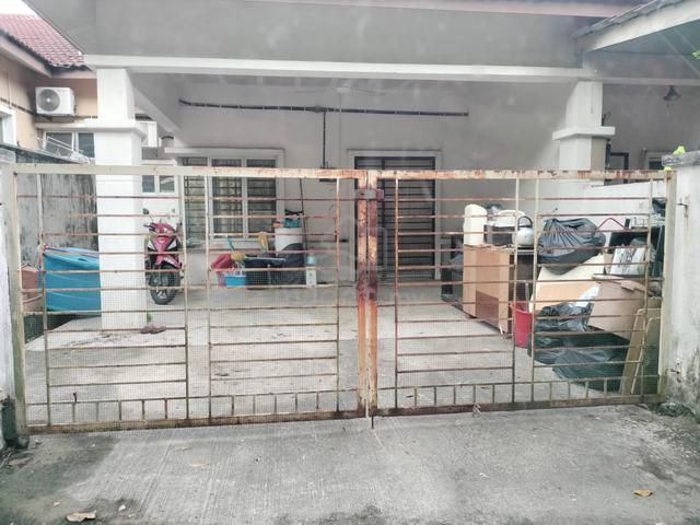 Teres Setingkat di belakang SK SALAK, Sepang 1