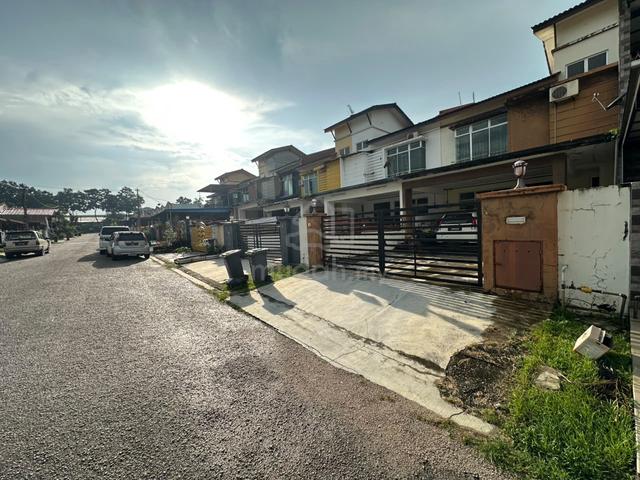 Taman Tropika Kulai 2 Storey House for RENT kulai putri senai 1