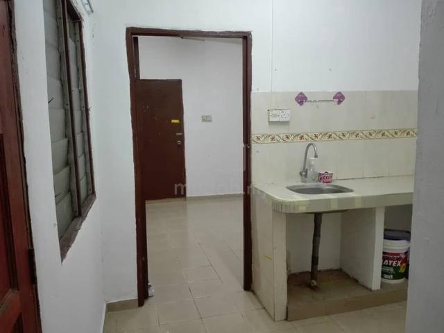 Rumah 1 bilik di Jalan Pantai Permai Pantai Dalam 1