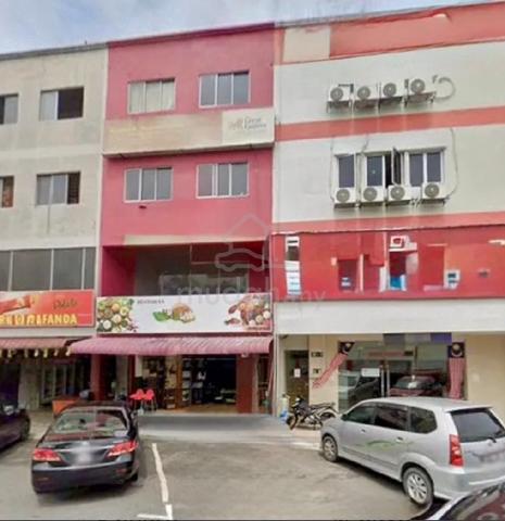 3 1/2 Story Shop Lot For Sale, Semenyih Town 1
