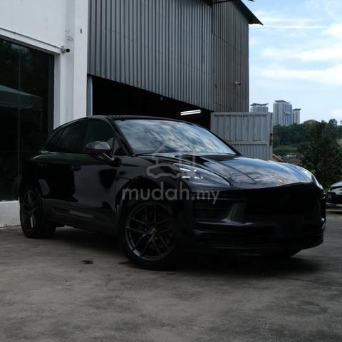 2023 Porsche Macan 2.0 T PDLS + Sport Chrono - 1