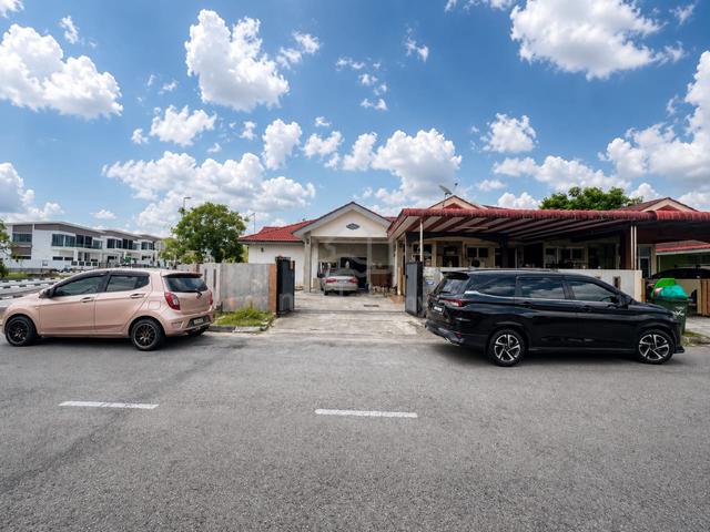 Renovated Corner Lot SemiD Kulim Utama for sale 1