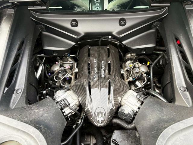 READY-2023 Maserati MC20 - DARBON FIBRE ENGINE BAY - 3