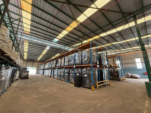 {MEDIUM INDUSTRY} Warehouse with racking system at PERINDUSTRIAN NILAI 5