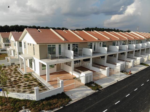 Eco Residence | 20ft Corner Freehold |2 Storey House Salak Tinggi 1