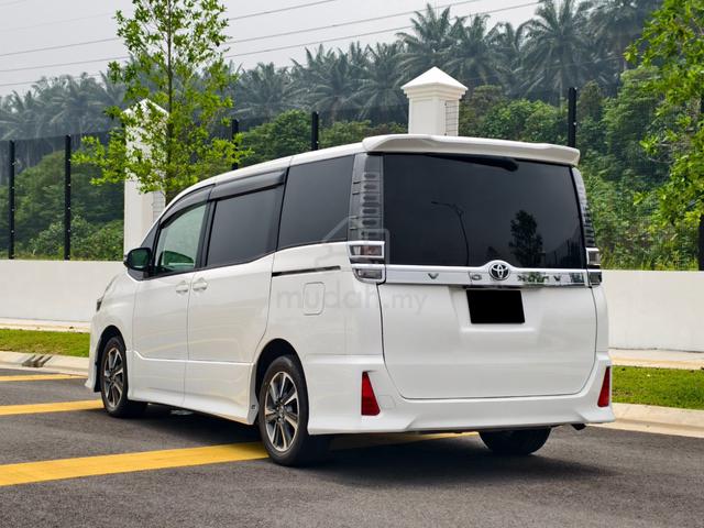 2018 Toyota VOXY 2.0 ZS KIRAMEKI P/Door MPV F/Loan - 4