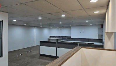 2 storey light industrial diamond valley 18800sf rare nice corner 1
