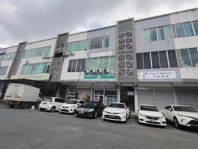 Green Road, Ground Floor Intermediate Shoplot For Rent, Kuching 1
