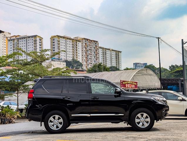 7 SEATER DIESEL 2022 TOYOTA LAND CRUiSER PRADO 2.8 - 5