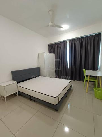 (Female unit)Master room with private bathroom at Equine Park 1