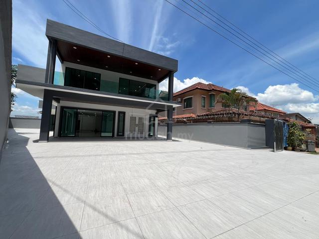 Kebun Teh 2-Storey Corner Bungalow Newly Full Renovated @ Johor Bahru 1