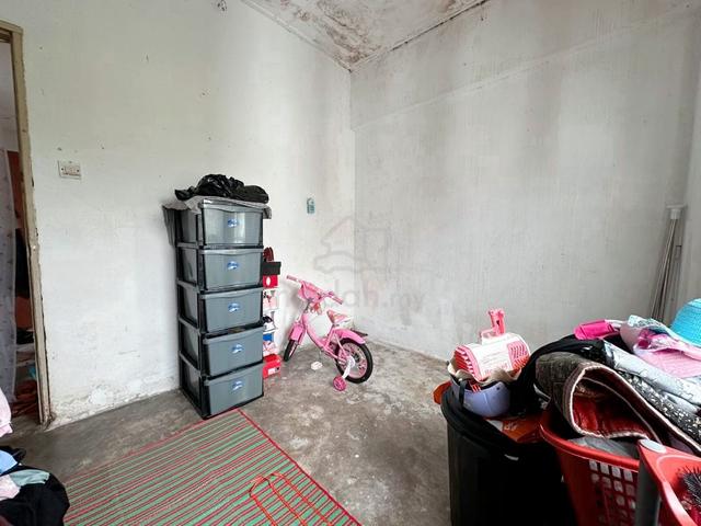 Flat Taman Molek 4
