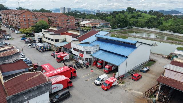 6 Adjoining 1.5Sty Factory 120x80 Freehold Seri Kembangan Serdang 1