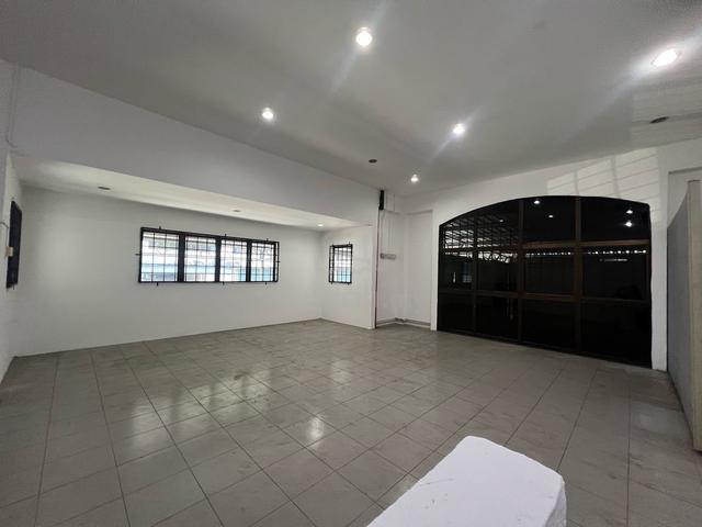 1.5 Storey Warehouse For Sale @ Sungai Pasir 1