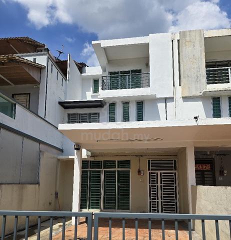 3-Storey House 4B4B Semi-Furnished 1