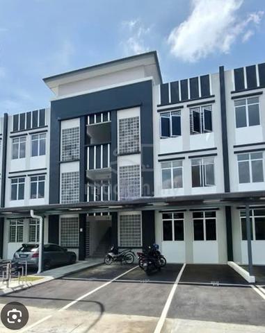 Topaz Townhouse bandar putera ground floor for rent 1