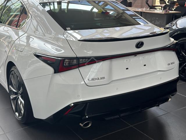 UNREG 2021 Lexus IS300 2.0 F-SPORT - 5