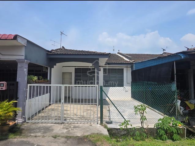 Tmn Puteri renovated hse for sale 1