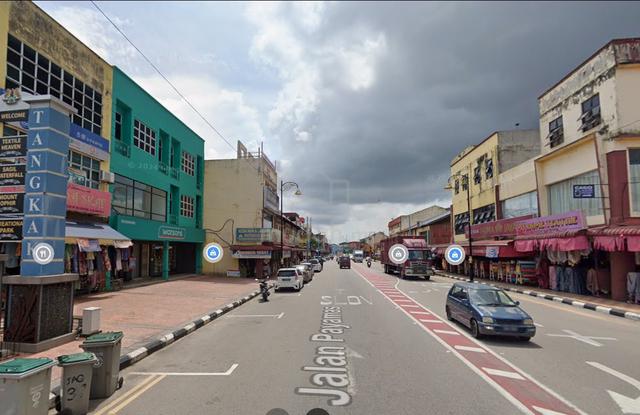 Tangkak | Facing Main Road | With Tenant | Long Built Up 1