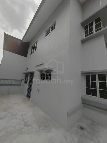 Park Avenue 2 sty semi D with air con 1